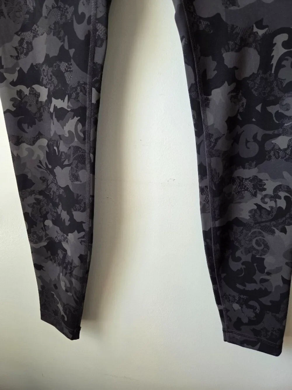 NWT LULULEMON WUNDER TRAIN PRINTED LEGGING HI RISE TIGHT 28